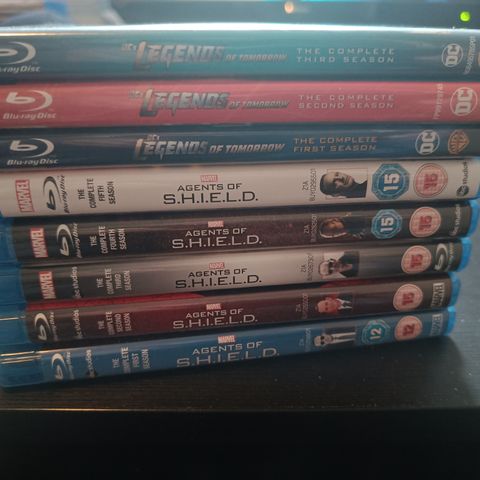 Div Blu ray serier selges