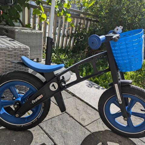 Firstbike limited balansesykkel med ekstrautstyr