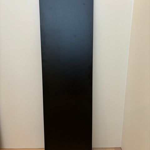 Svart hylleplate 180x50cm