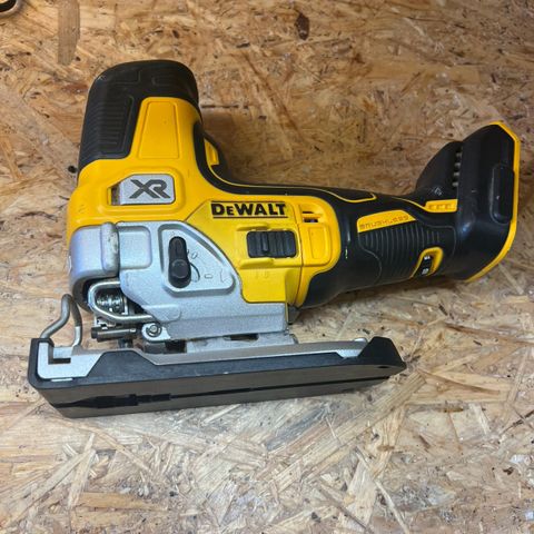 Dewalt DCS335 - stikksag