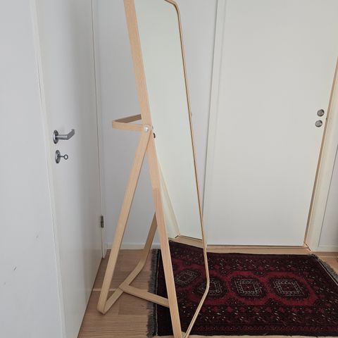 Ikornes gulvspeil fra IKEA