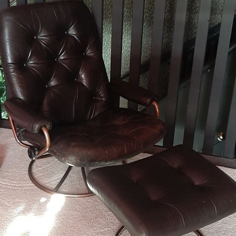 Ekornes stressless med fotskammel selges.