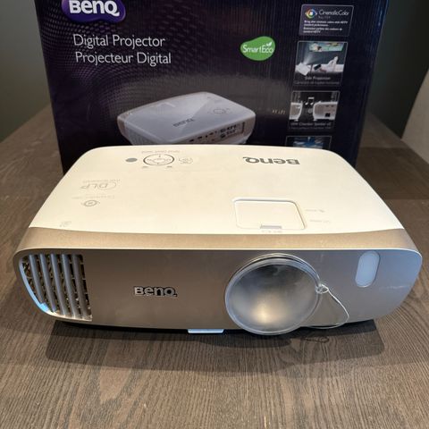 Lite brukt projektor BenQ W2000