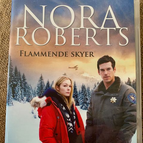 NORA ROBERTS - FLAMMENDE SKYER