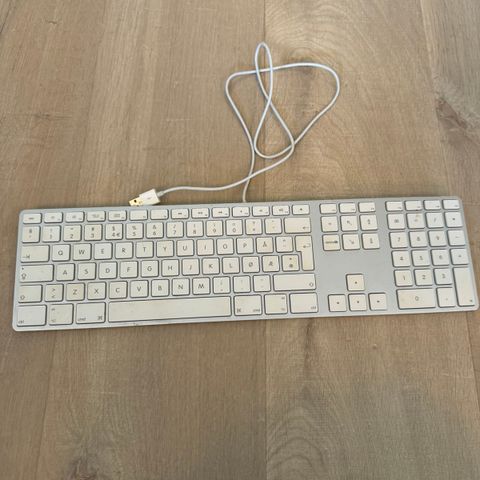 Apple USB Tastatur med 2 usb innganger (hub)