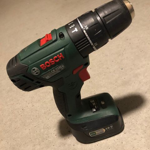 Bosch drill og lader