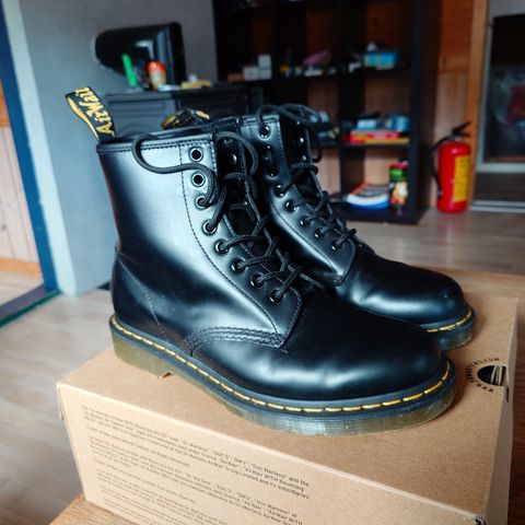 Dr. Martens 42 1460