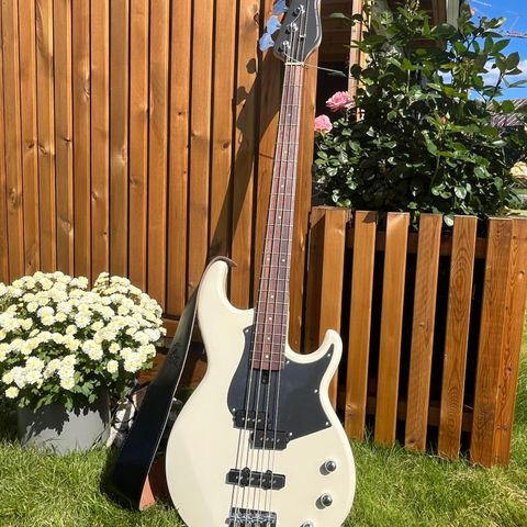 Yamaha BB234 bass