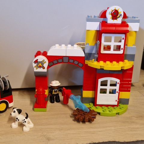 Duplo lego 10903 Brannstasjon