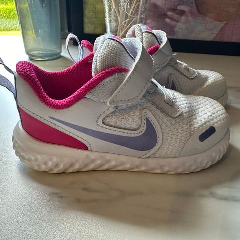 Nike sko str 23,5 lite brukt