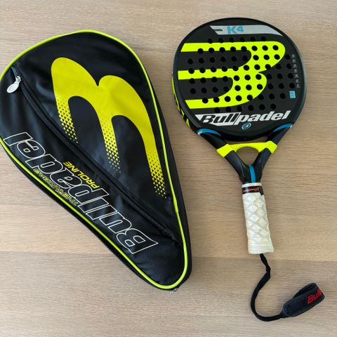 Bullpadel K4 PRO Racketer med bag