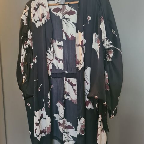 Tøff kort kimono/tynn jakke str 2XL