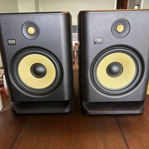 KRK ROKIT 8 Generation 4, par, med stativer