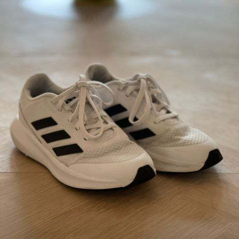 Adidas cloudfoam str 33 selges!