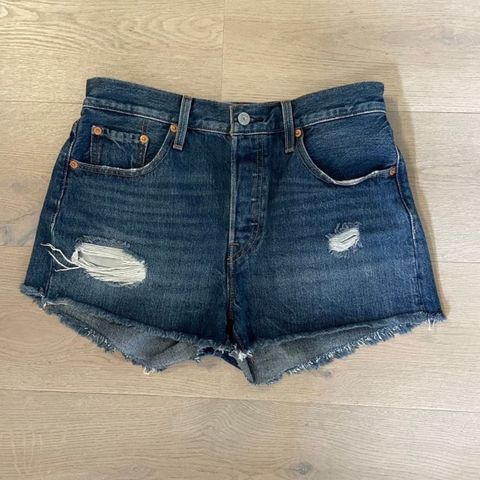 Levis 501 shorts str 28