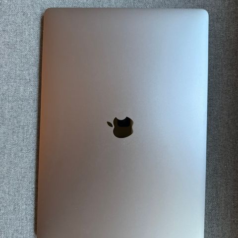 MacBook Pro 2019 15-Inch åttekjerne