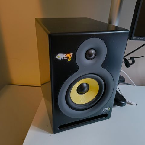 Studio Monitor