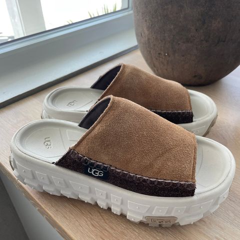 UGG Slide sandal