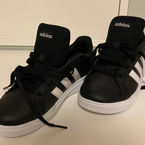 ADIDAS - str 33 - Ubrukt