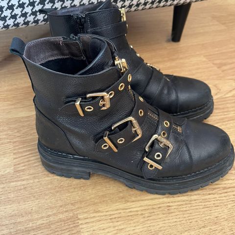 Stockholm design group boots (str 38)