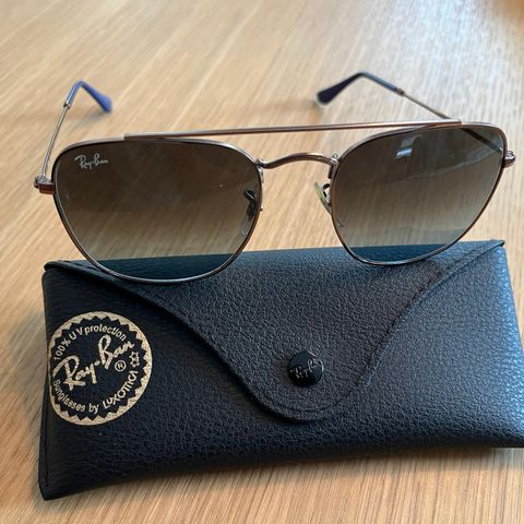 Ray Ban RB3557