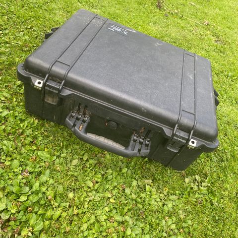 Pelicase 1600, med skum, sort