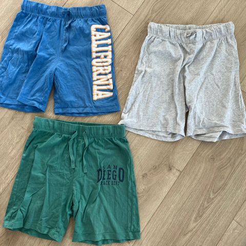 Shortser, str 134, selges samlet. Klespakke