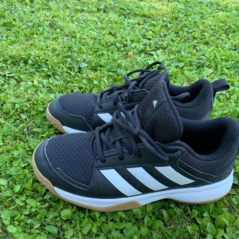 Adidas Ligra indoor shoes. Size 38