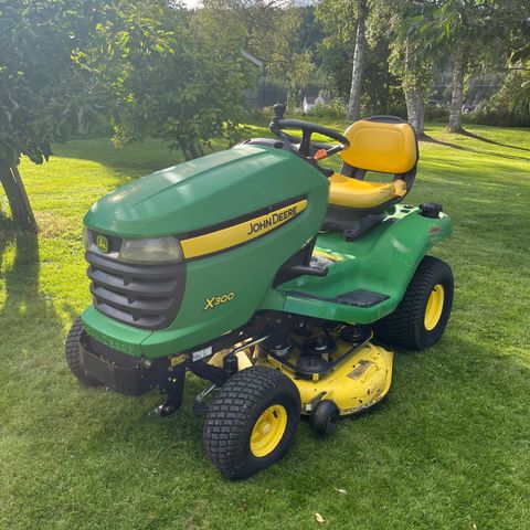 John Deere X300 traktorklipper nyservet