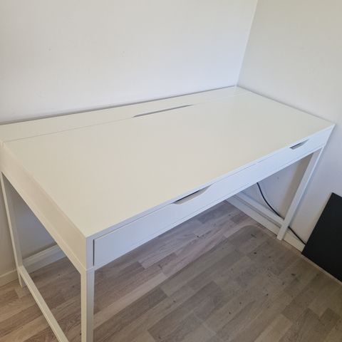 Ikea skrivebord