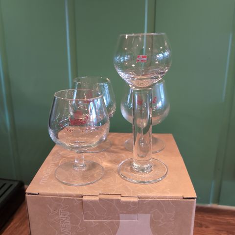 Larsen Cognac og Linie Aquavit glass