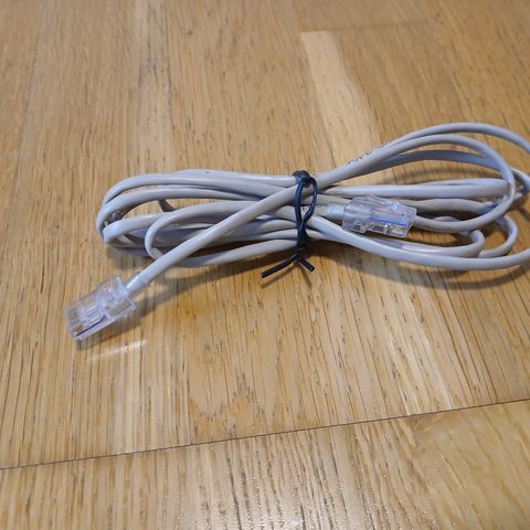 Internett kabel (2 meter)