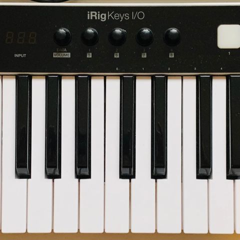 Irig 49 keyboard med audio interface