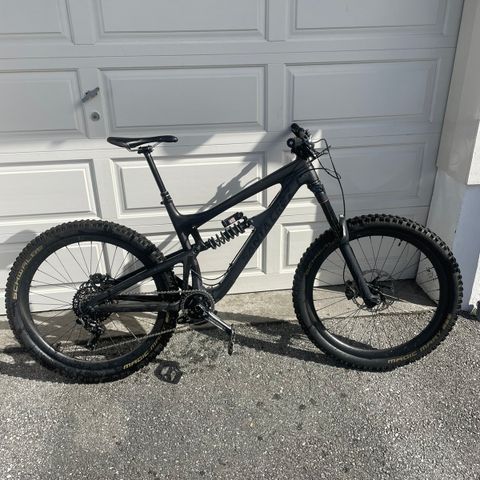 Santa Cruz Nomad Carbon CC