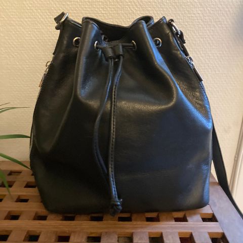 Bucket-bag i skinn