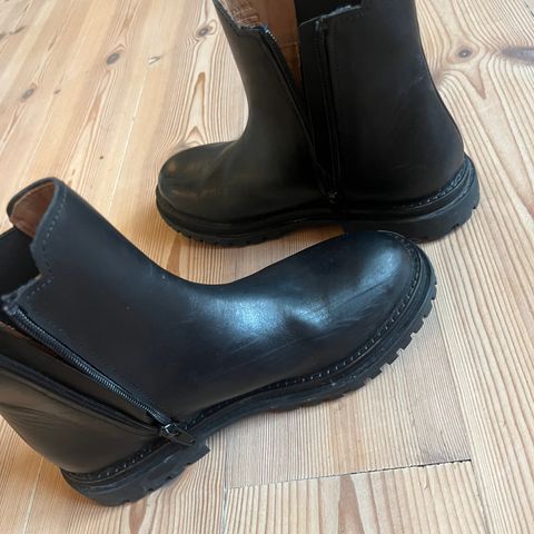 Boots i skinn fra Zara