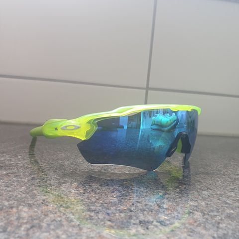 Oakley Custom Radar Ev Matt Uranium Sapphire Iridium med Prizm Road