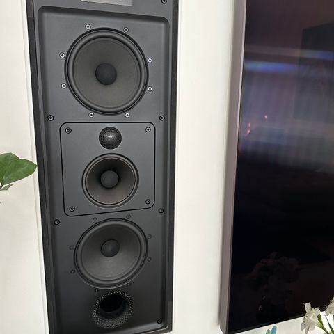 Bowers & Wilkins in-wall CWM 7.3 S2