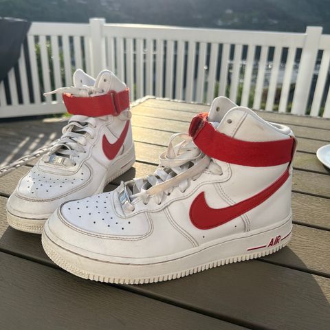 Nike Air Force 1 - str. 38.5 - mid white with red logo