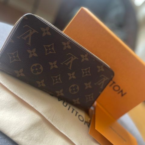 Louis Vuitton Zippy Wallet