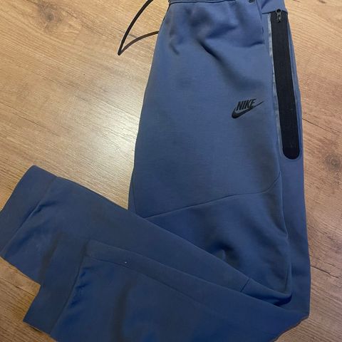 Pent brukte Nike klær i str 158-170 , tech fleece ++