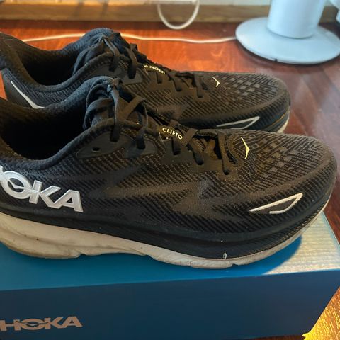 HOKA CLIFTON 9 str 45 1/3