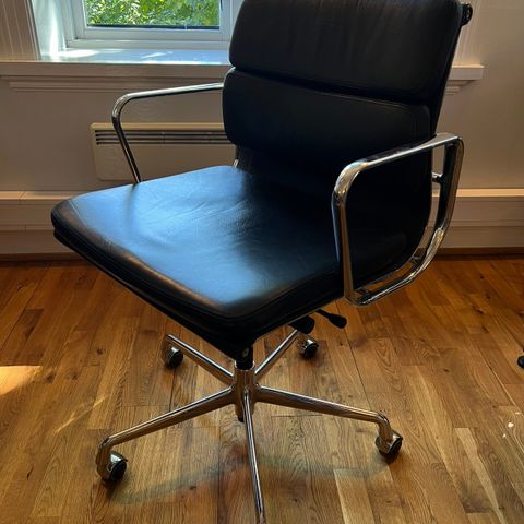 Vitra Eames Soft Pad Chairs EA 217