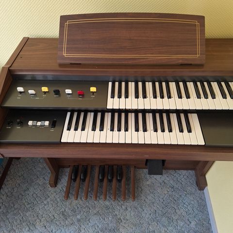 Yamaha elektrisk orgel gis bort