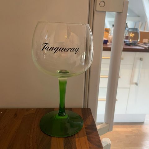 tanqueray gin glass