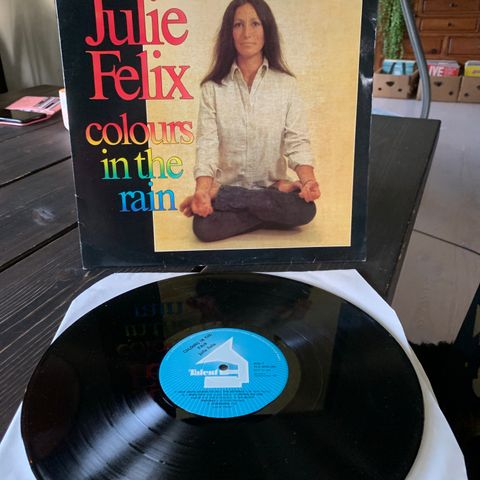 Julie Felix - Colours in the rain