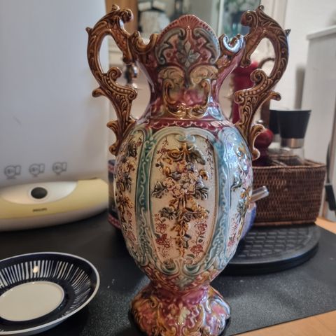 Vakker Majolica keramikk vase