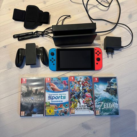 Nintendo Switch med konsoll, 4 spill og tilbehør selges.