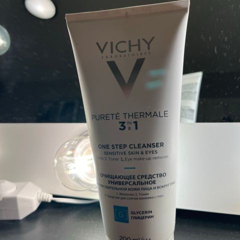 Vichy 3 in 1 one step cleanser