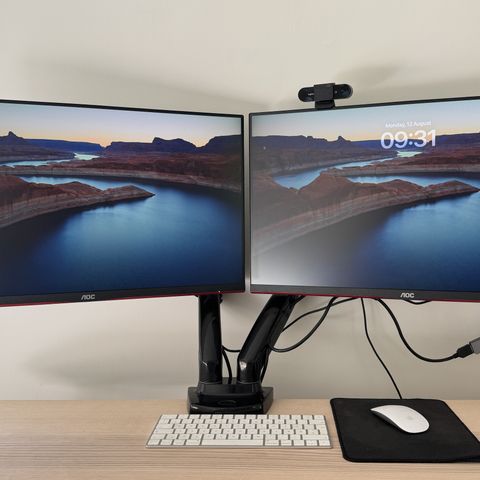 2 x 27" AOC Gaming Skjermer + Monteringsarm